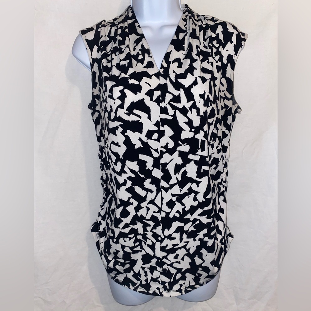 Women’s size Medium (Petite) APT 9 blouse with ruched sides